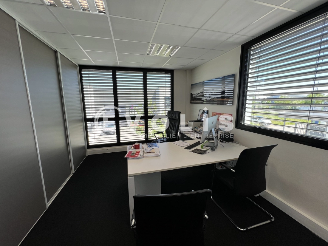 Photo 8 – location Entrepôts / activités	VAULX EN VELIN (69120)