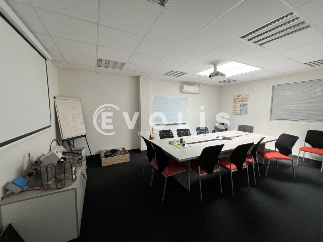 Photo 9 – location Entrepôts / activités	VAULX EN VELIN (69120)