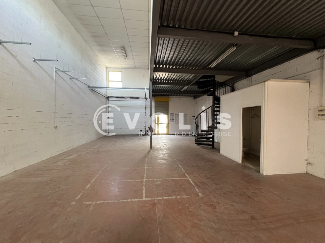 Photo 8 – location Entrepôts / activités	VAULX EN VELIN (69120)
