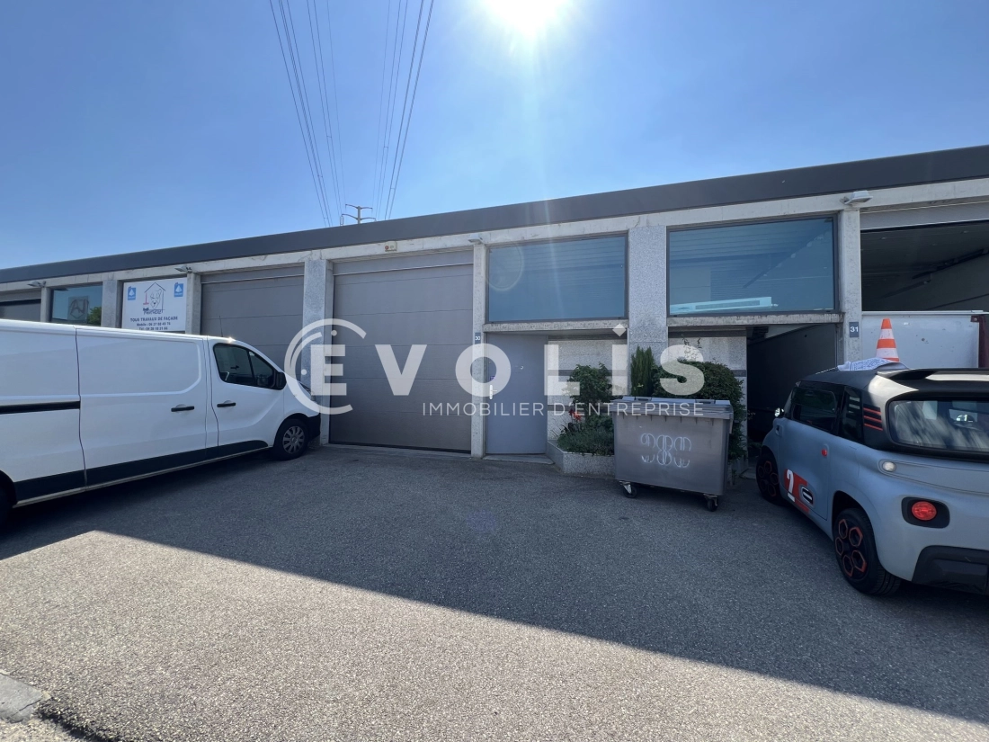 Photo 2 – location Entrepôts / activités	VENISSIEUX (69200)