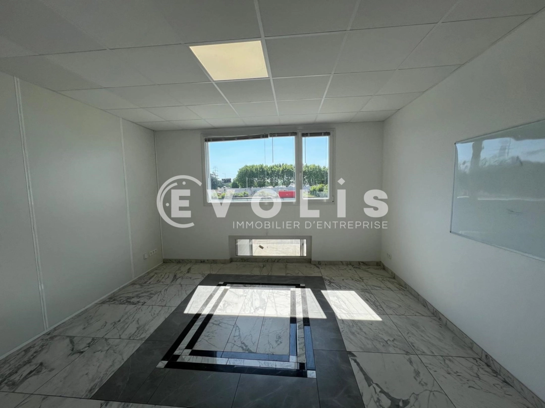 Photo 5 – location Entrepôts / activités	VENISSIEUX (69200)