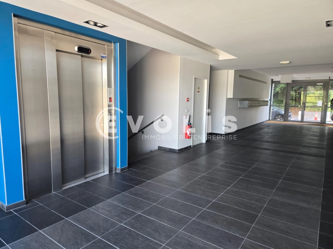 Photo 2 – location bureaux	ORSAY (91400)