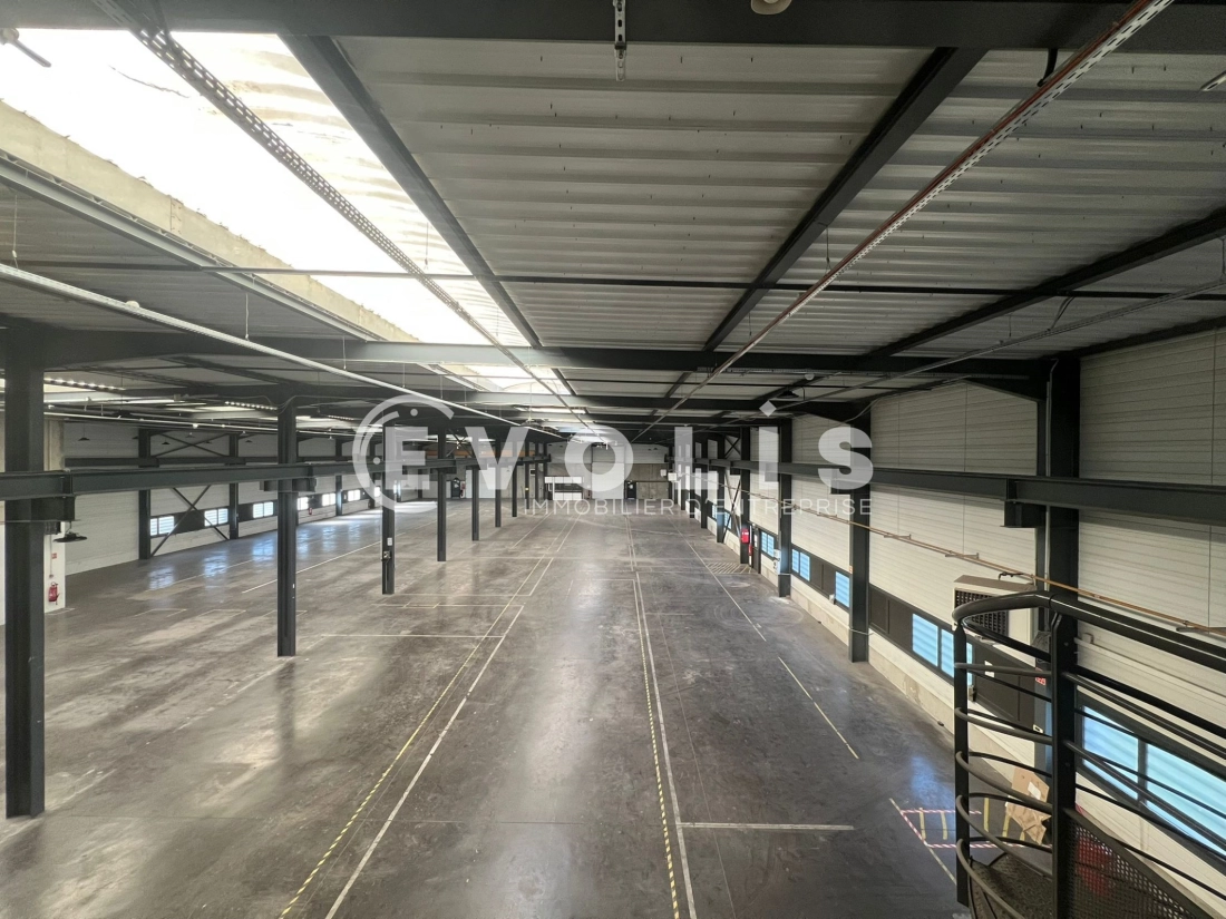Photo 11 – vente Entrepôts / activités	ST PRIEST (69800)