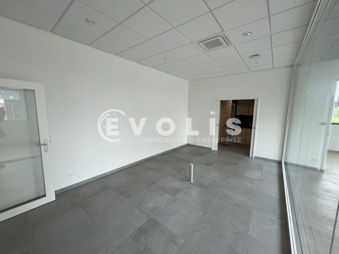 Photo 10 – location Entrepôts / activités	CHASSIEU (69680)