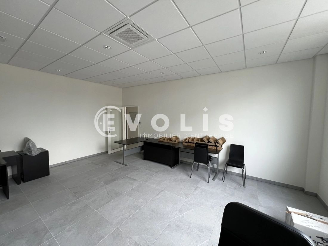 Photo 11 – location Entrepôts / activités	CHASSIEU (69680)