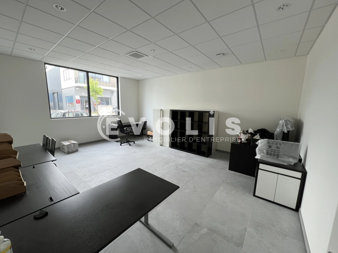 Photo 12 – location Entrepôts / activités	CHASSIEU (69680)