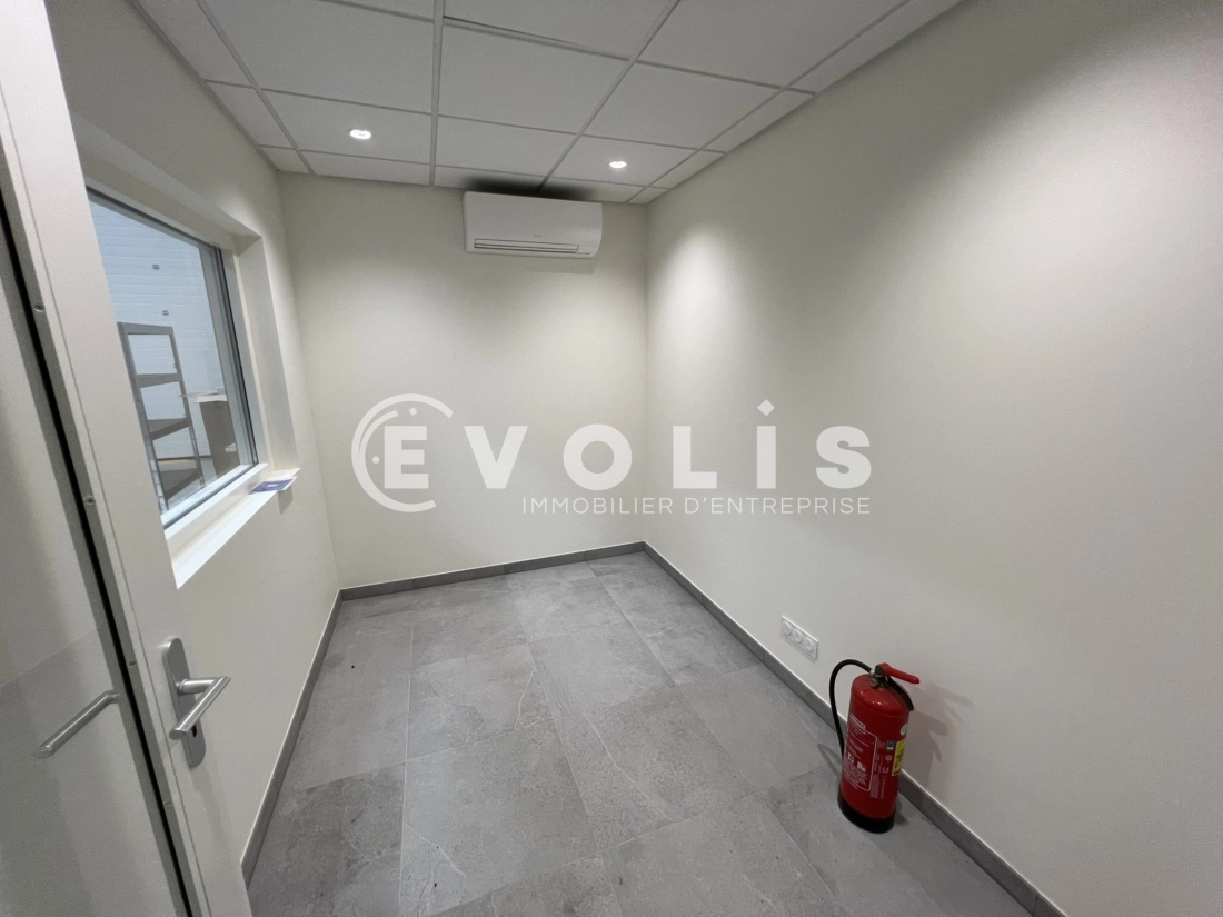 Photo 13 – location Entrepôts / activités	CHASSIEU (69680)