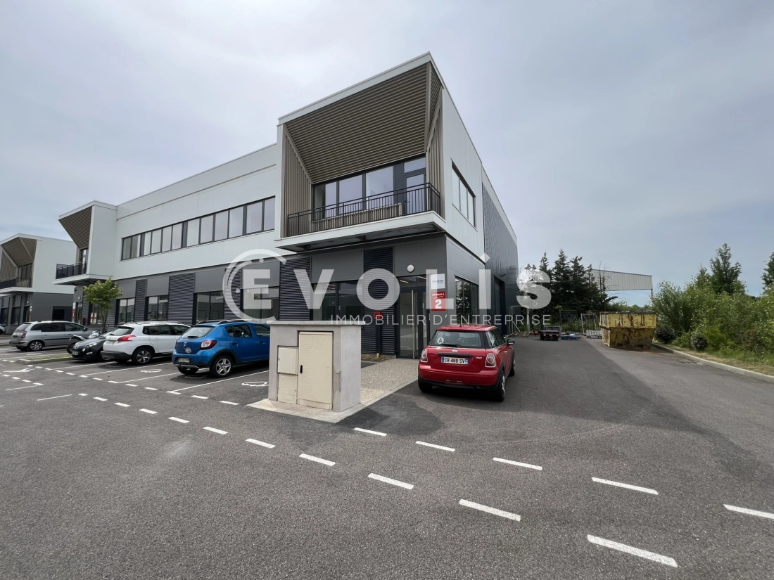 Photo 2 – location Entrepôts / activités	CHASSIEU (69680)