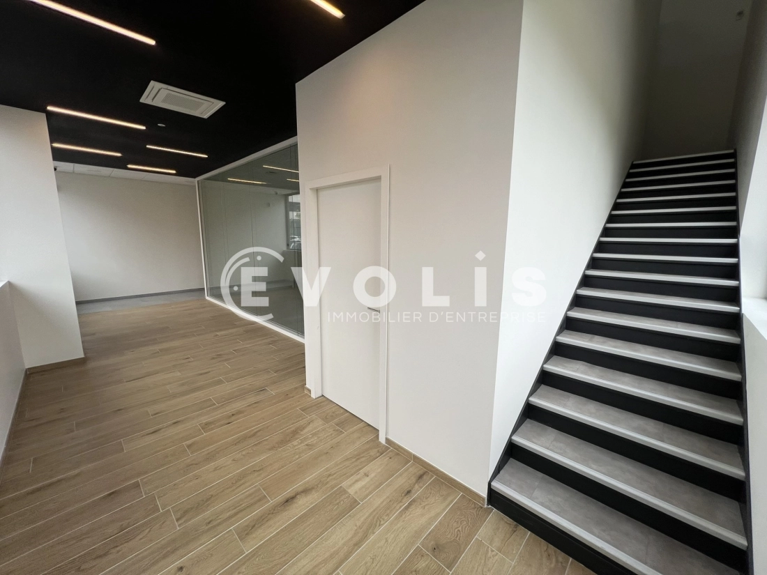 Photo 4 – location Entrepôts / activités	CHASSIEU (69680)