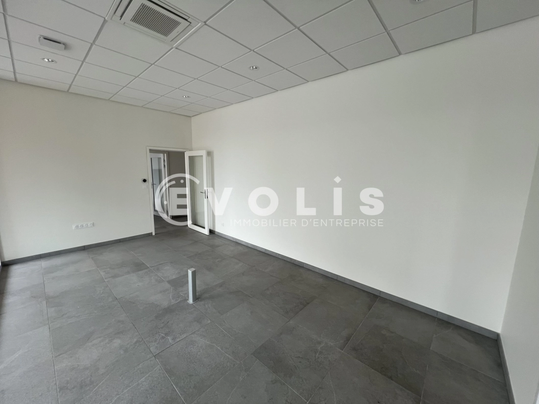 Photo 6 – location Entrepôts / activités	CHASSIEU (69680)