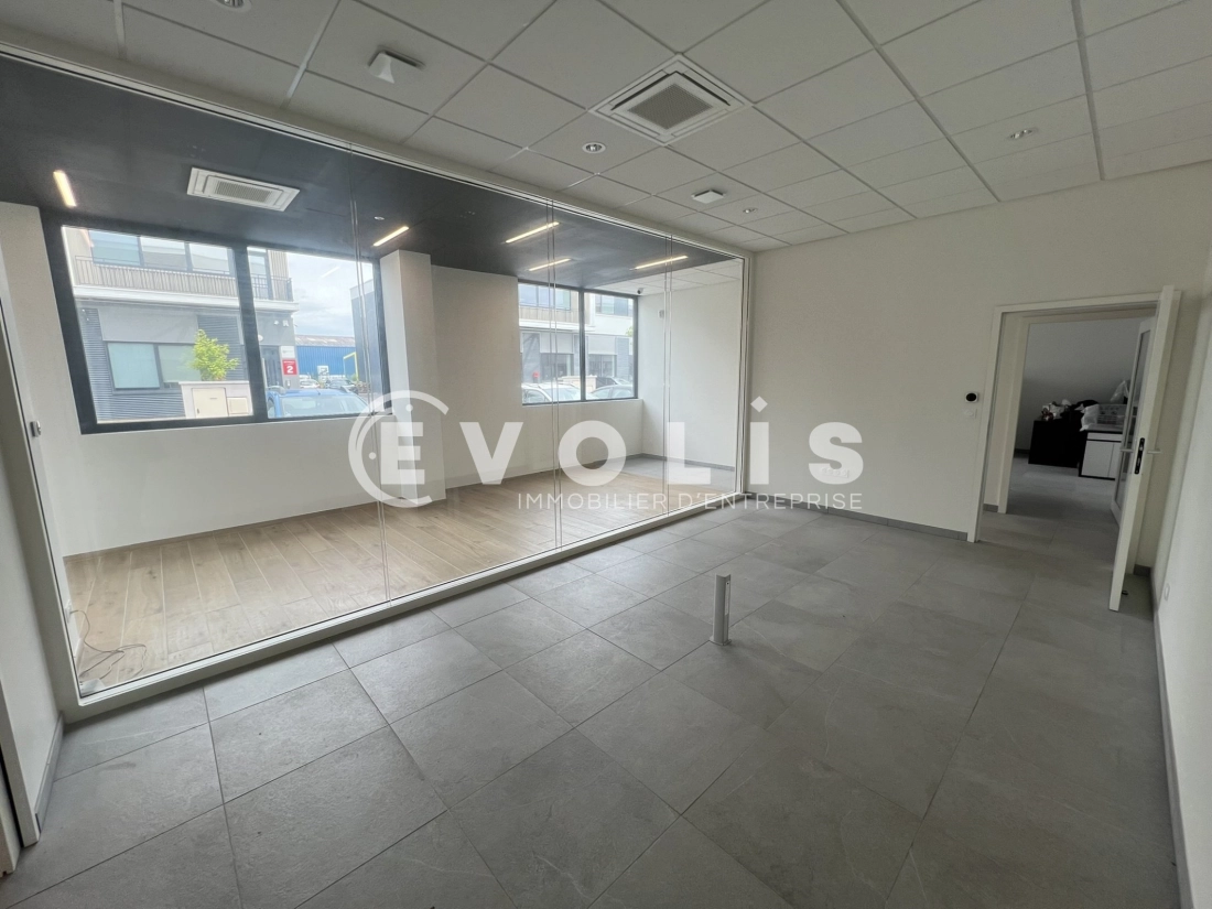 Photo 7 – location Entrepôts / activités	CHASSIEU (69680)