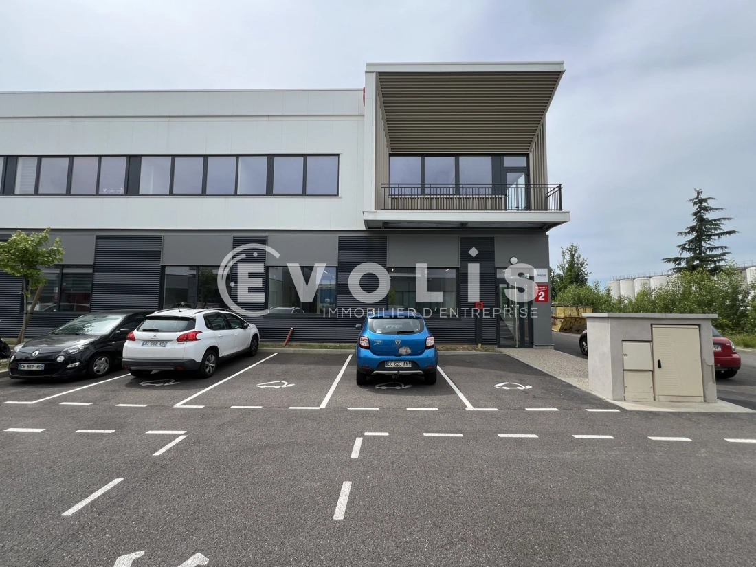 Photo 1 – location Entrepôts / activités	CHASSIEU (69680)