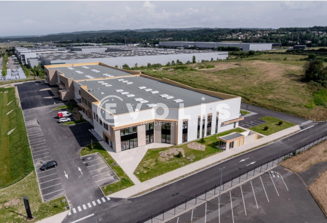 Photo 12 – location Entrepôts / activités	VILLEFONTAINE (38090)