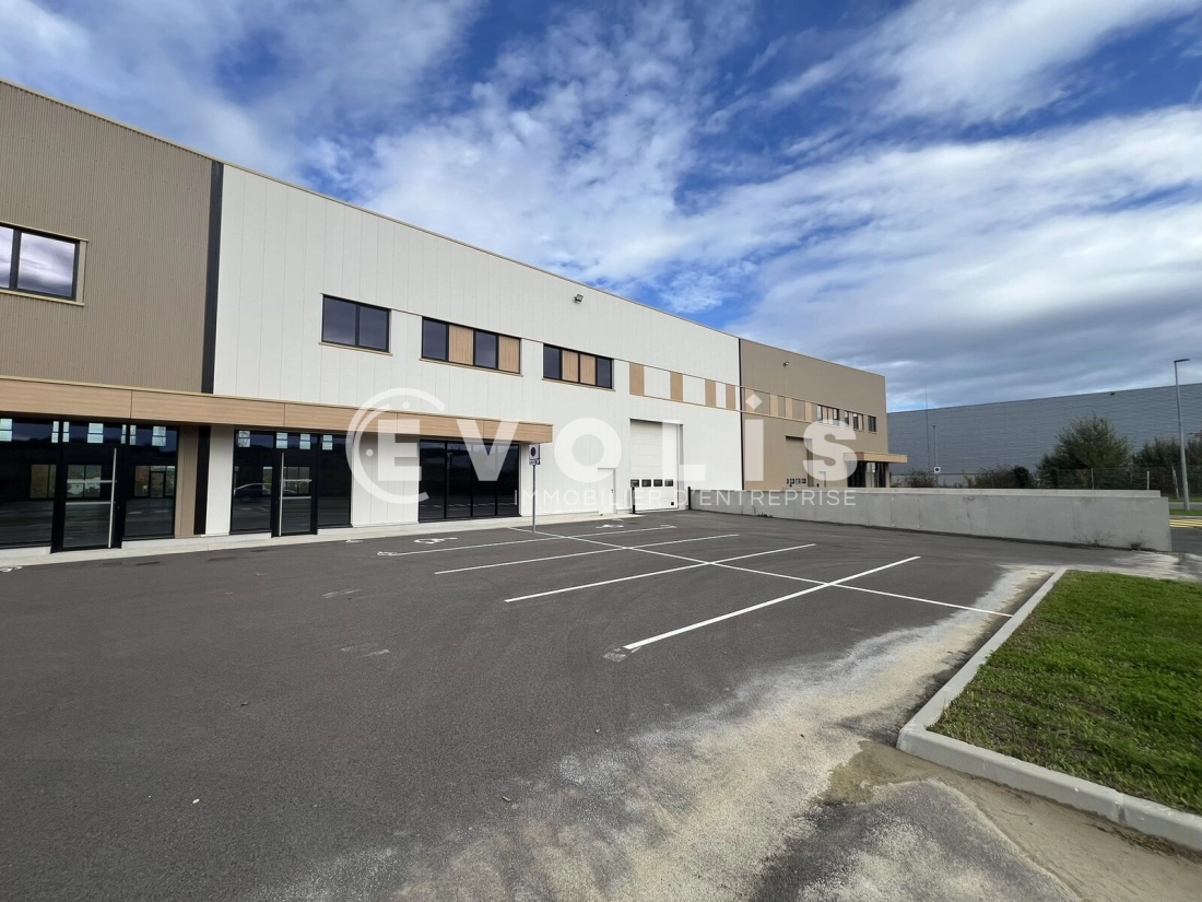 Photo 5 – location Entrepôts / activités	VILLEFONTAINE (38090)