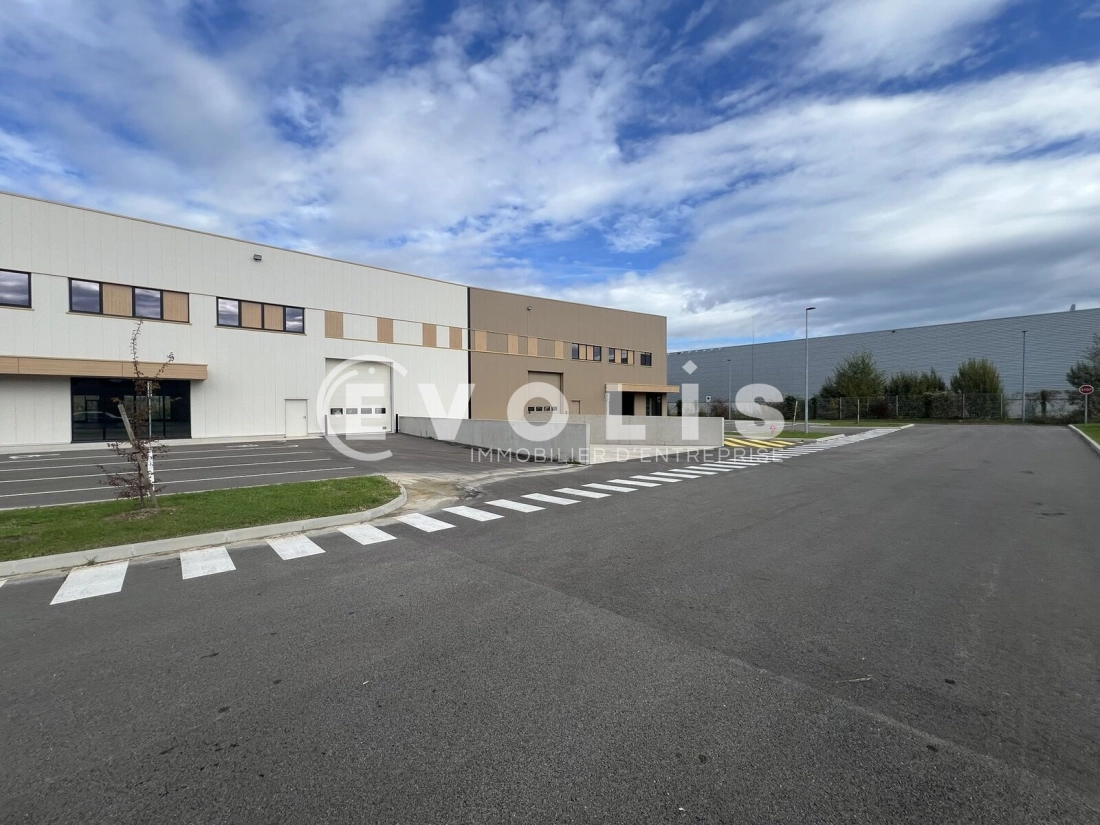 Photo 6 – location Entrepôts / activités	VILLEFONTAINE (38090)