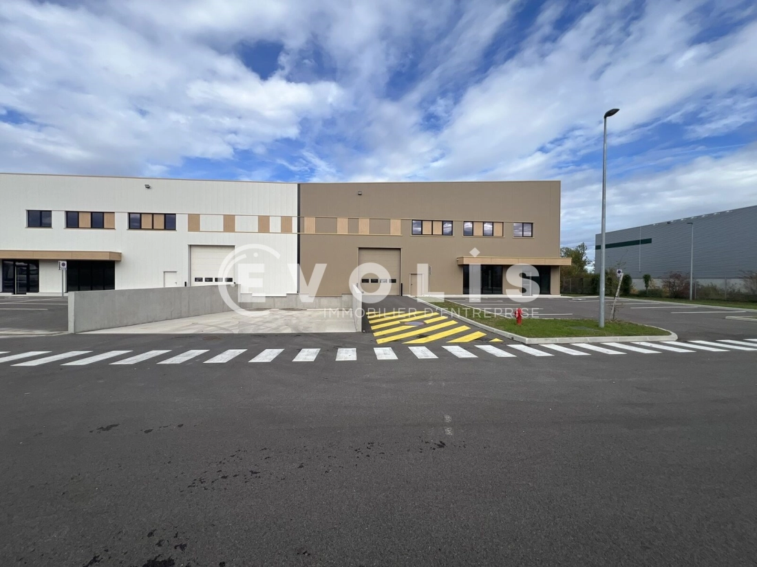 Photo 4 – location Entrepôts / activités	VILLEFONTAINE (38090)