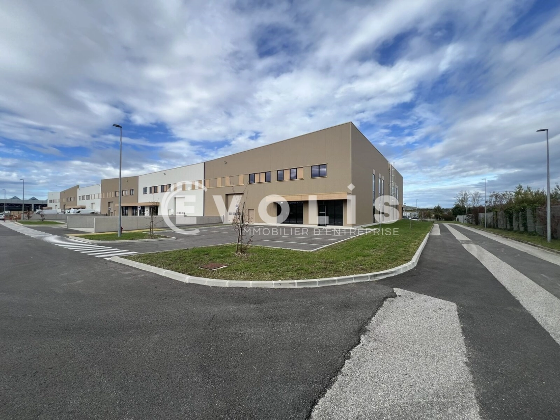 Photo 3 – location Entrepôts / activités	VILLEFONTAINE (38090)