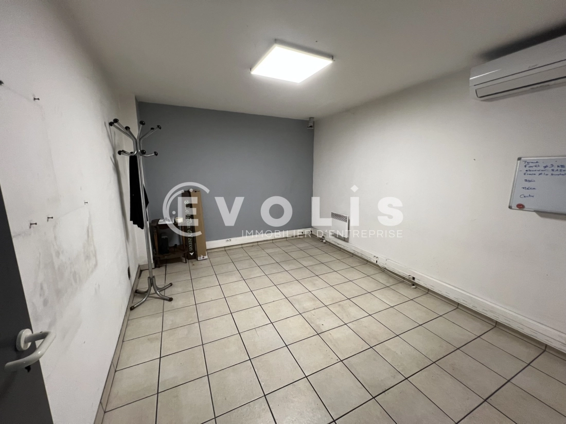 Photo 11 – vente Entrepôts / activités	SAINT PRIEST (69800)