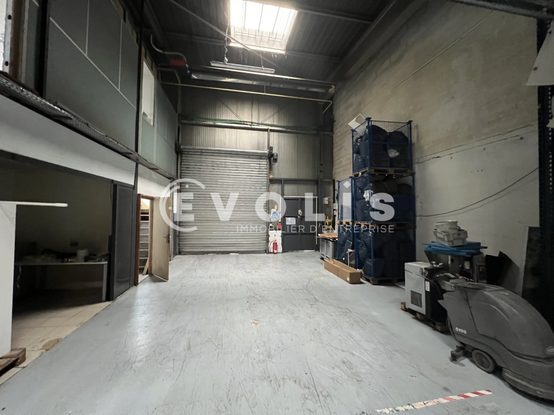 Photo 4 – vente Entrepôts / activités	SAINT PRIEST (69800)