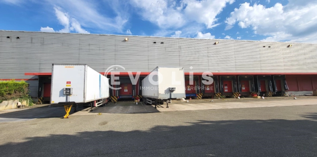 Photo 1 – location Entrepôts / activités	MAUREPAS (78310)