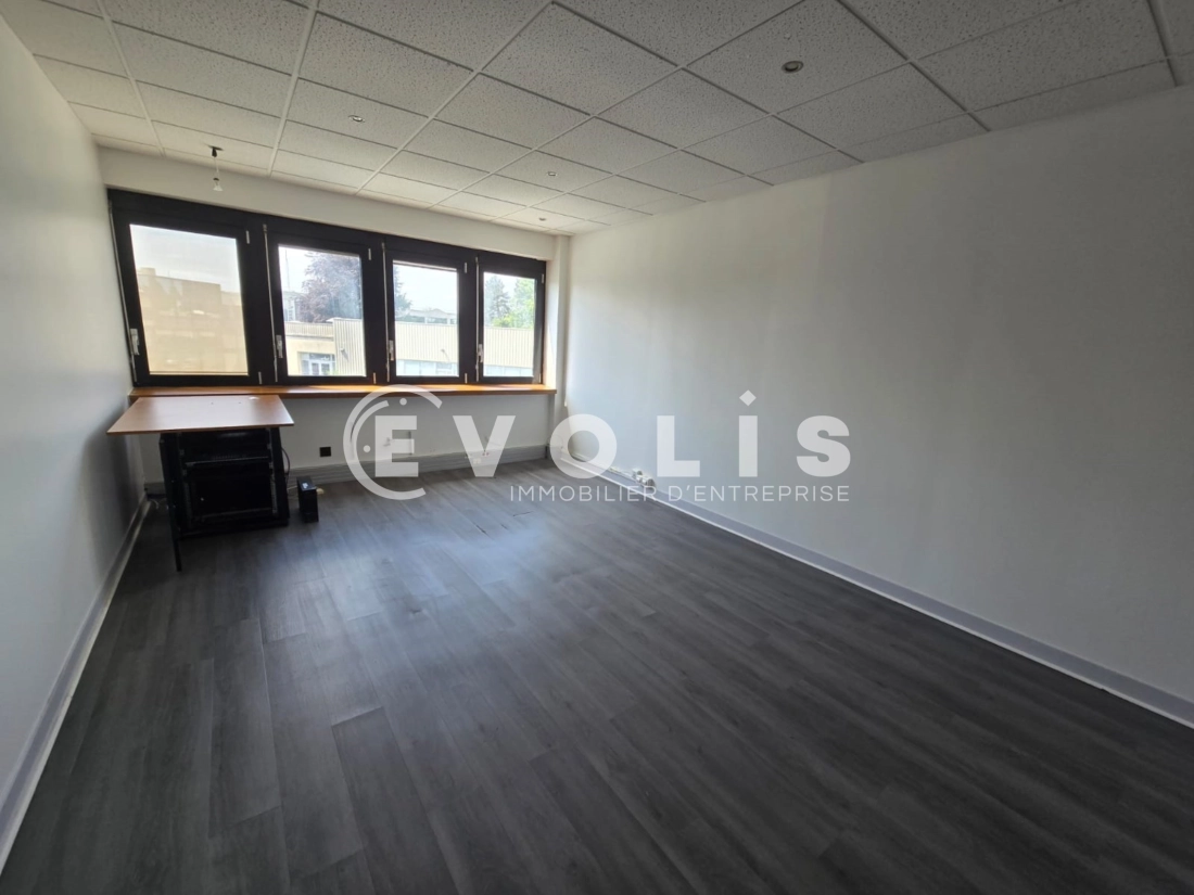 Photo 2 – location Entrepôts / activités	VILLEBON SUR YVETTE (91140)