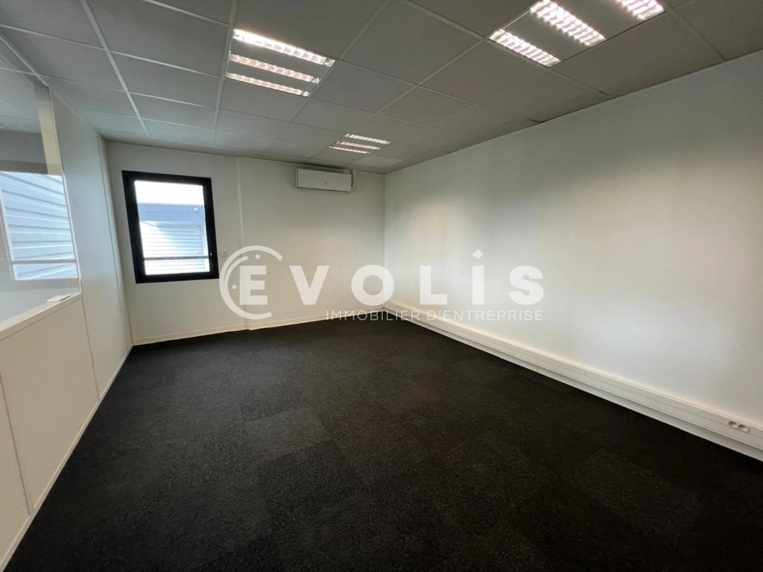 Photo 7 – location Entrepôts / activités	NEUVILLE SUR SAONE (69250)