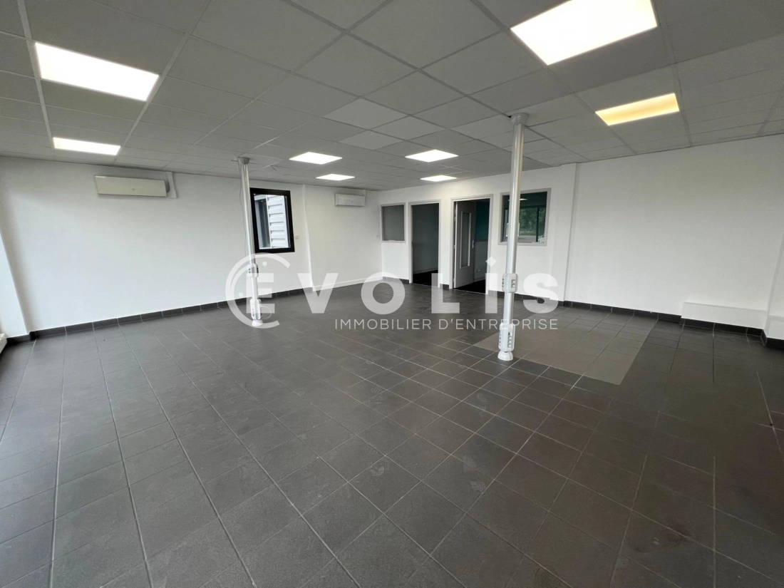 Photo 11 – location Entrepôts / activités	NEUVILLE SUR SAONE (69250)