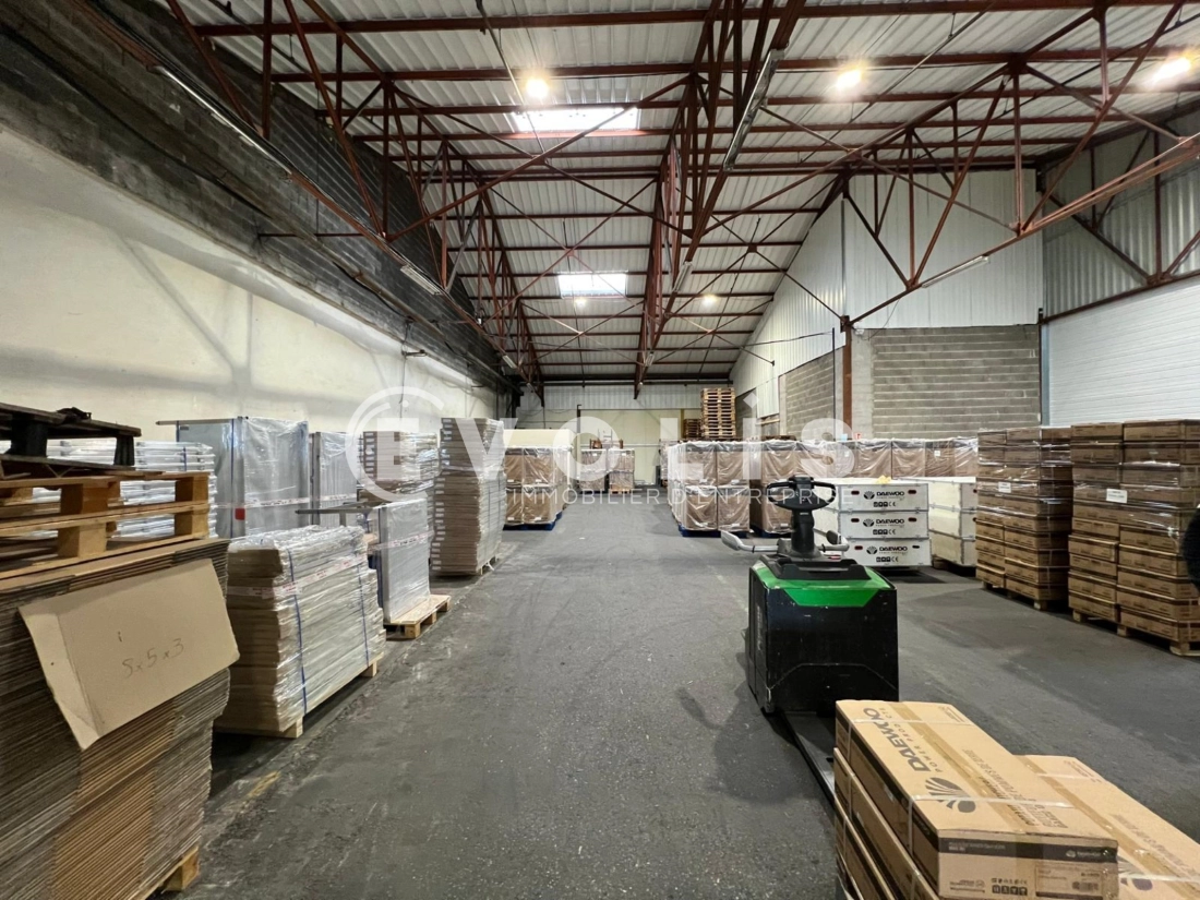 Photo 12 – location Entrepôts / activités	NEUVILLE SUR SAONE (69250)