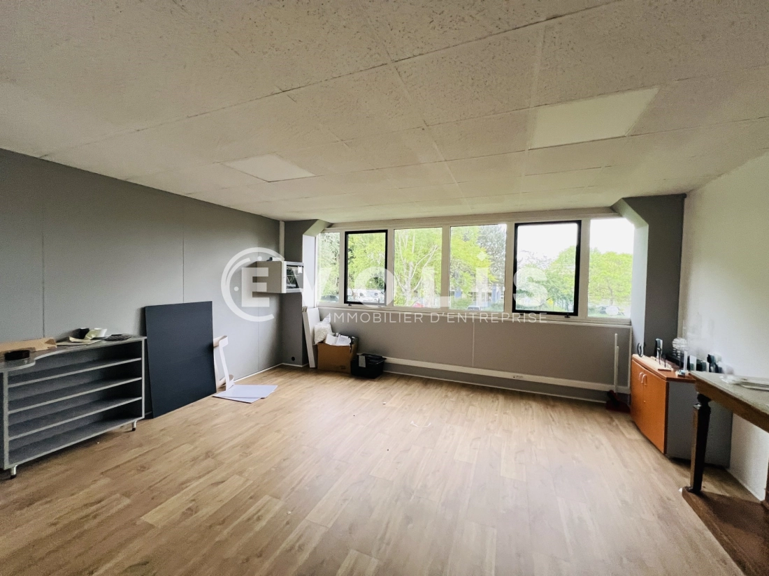 Photo 7 – vente Entrepôts / activités	SAINT THIBAULT DES VIGNES (77400)