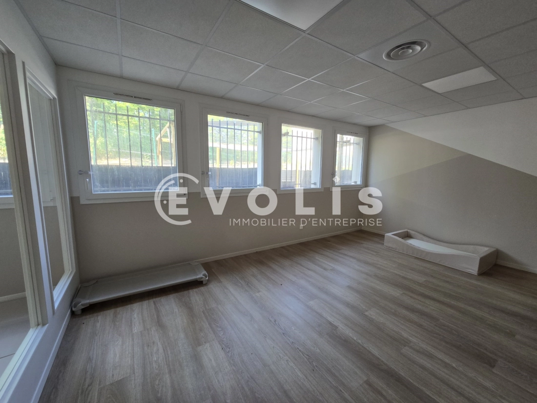 Photo 2 – location bureaux	ORSAY (91400)