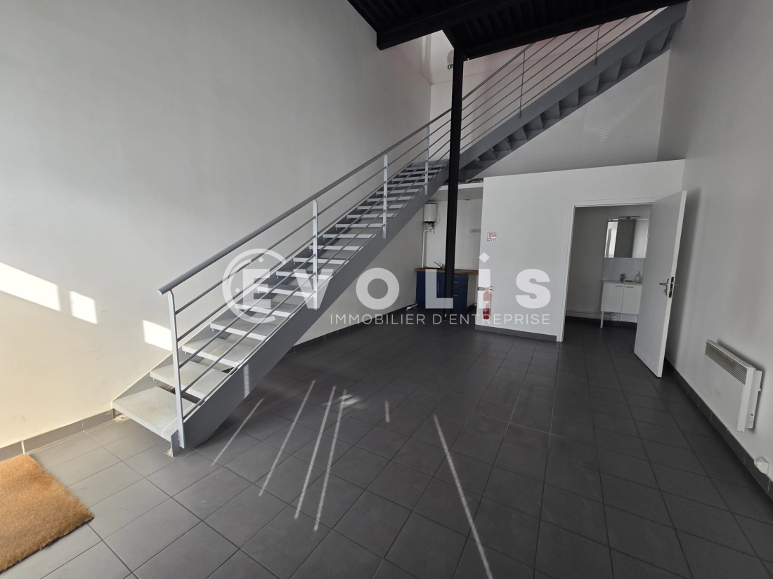 Photo 2 – location Entrepôts / activités	VILLEBON SUR YVETTE (91140)