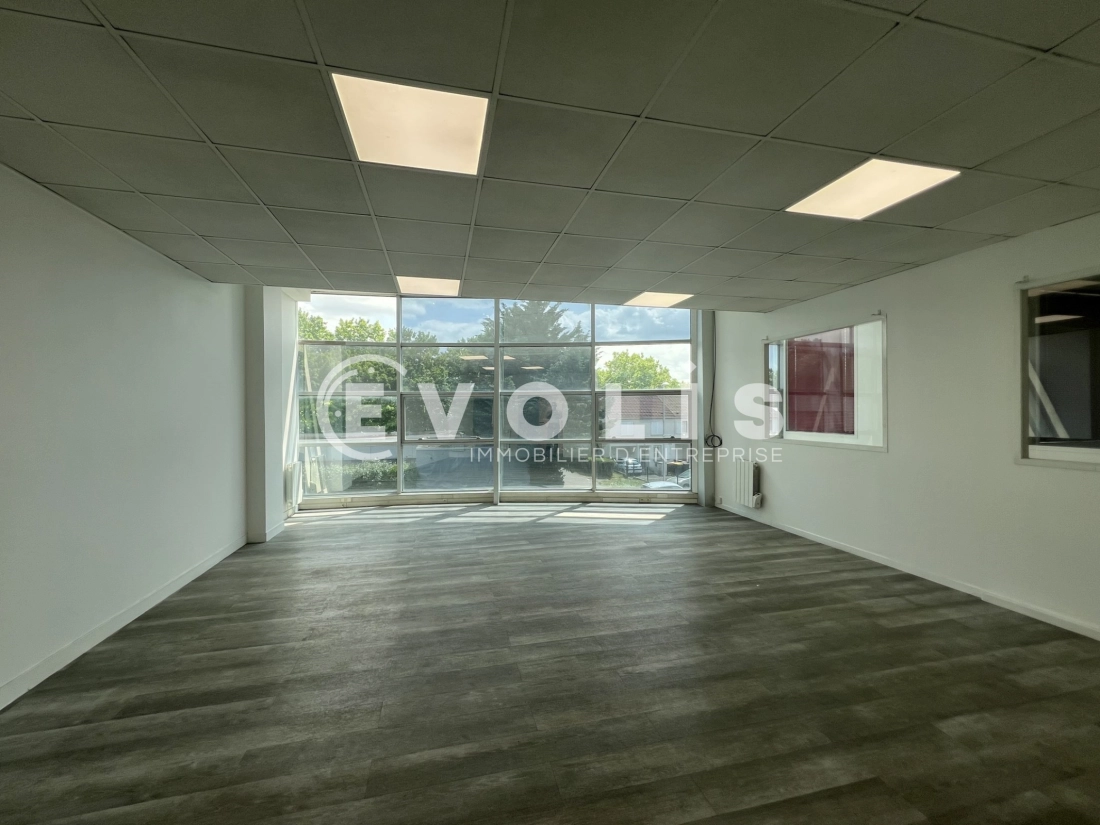 Photo 11 – location Entrepôts / activités	VALENTON (94460)