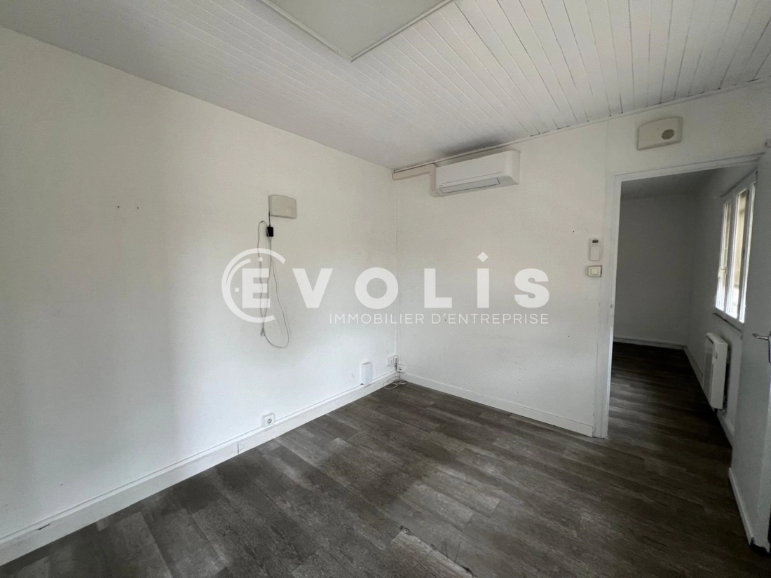 Photo 8 – location Entrepôts / activités	SAINT-GENIS-LAVAL (69230)