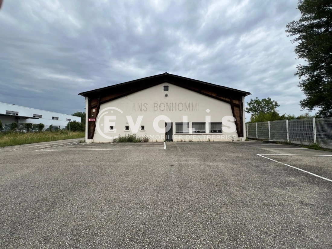 Photo 1 – location Entrepôts / activités	SAINT-GENIS-LAVAL (69230)