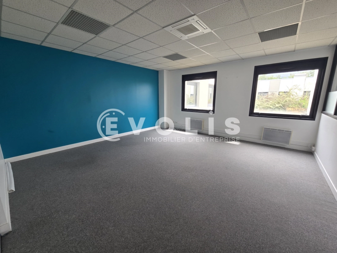 Photo 4 – location Entrepôts / activités	VERRIERES LE BUISSON (91370)