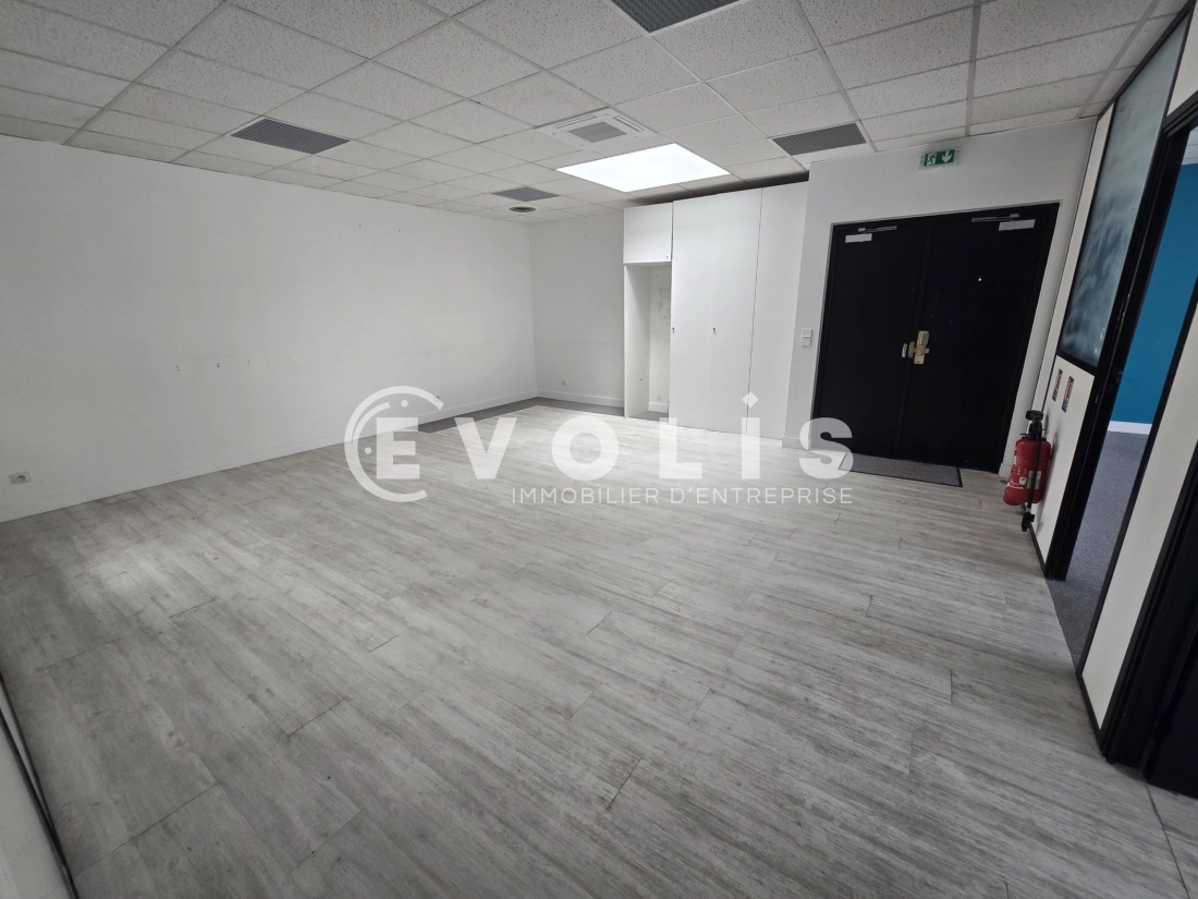 Photo 5 – location Entrepôts / activités	VERRIERES LE BUISSON (91370)