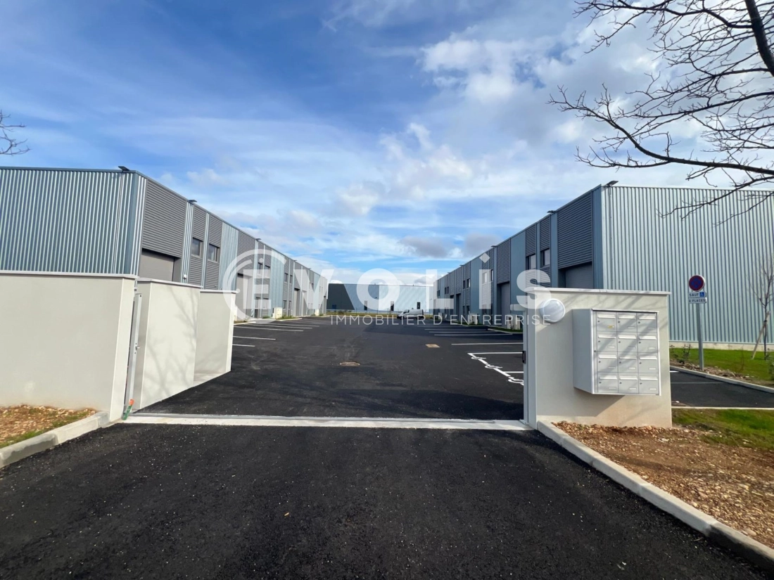 Photo 3 – vente Entrepôts / activités	SAINT VULBAS (01150)