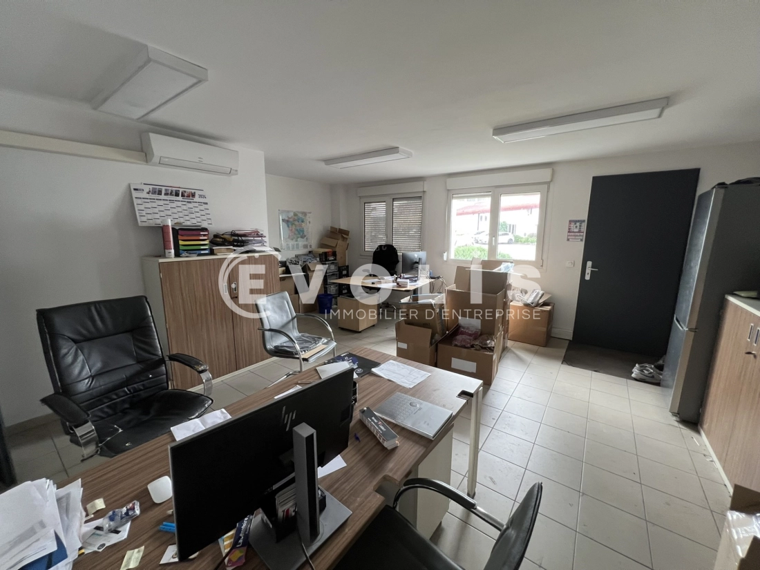 Photo 12 – location Entrepôts / activités	DECINES CHARPIEU (69150)