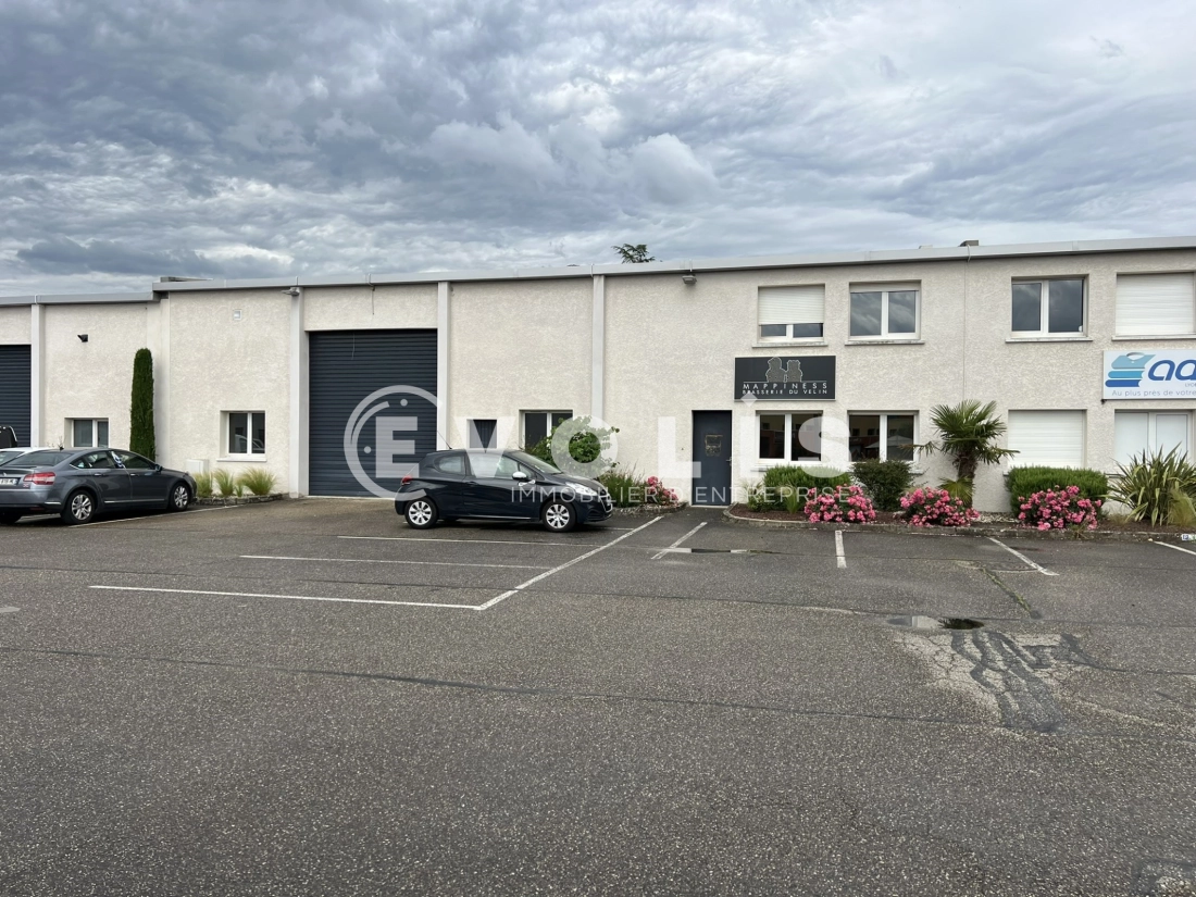 Photo 1 – location Entrepôts / activités	DECINES CHARPIEU (69150)