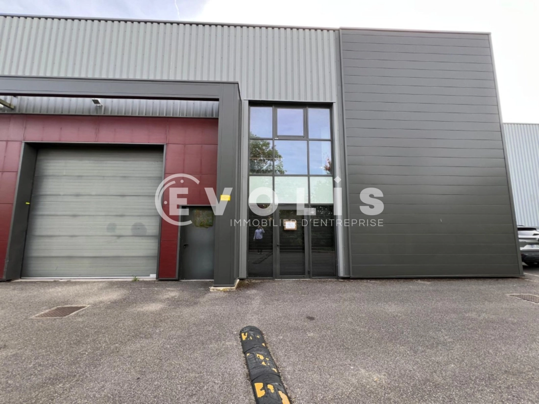 Photo 1 – vente Entrepôts / activités	CHAPONOST (69630)