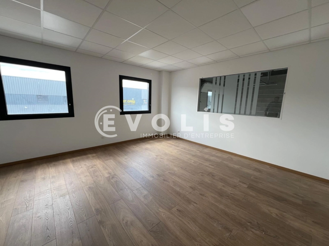 Photo 4 – location Entrepôts / activités	GENAY (69730)