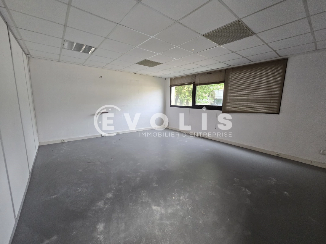 Photo 5 – location Entrepôts / activités	VILLEJUST (91140)