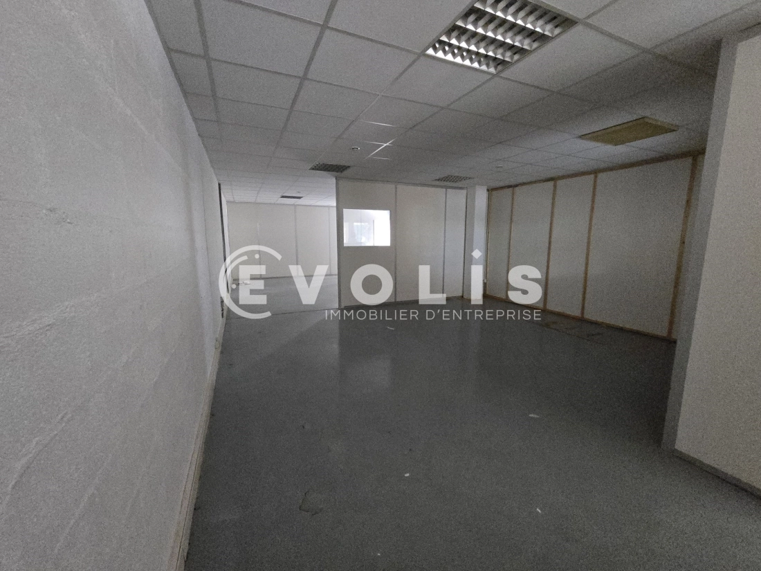 Photo 8 – location Entrepôts / activités	VILLEJUST (91140)