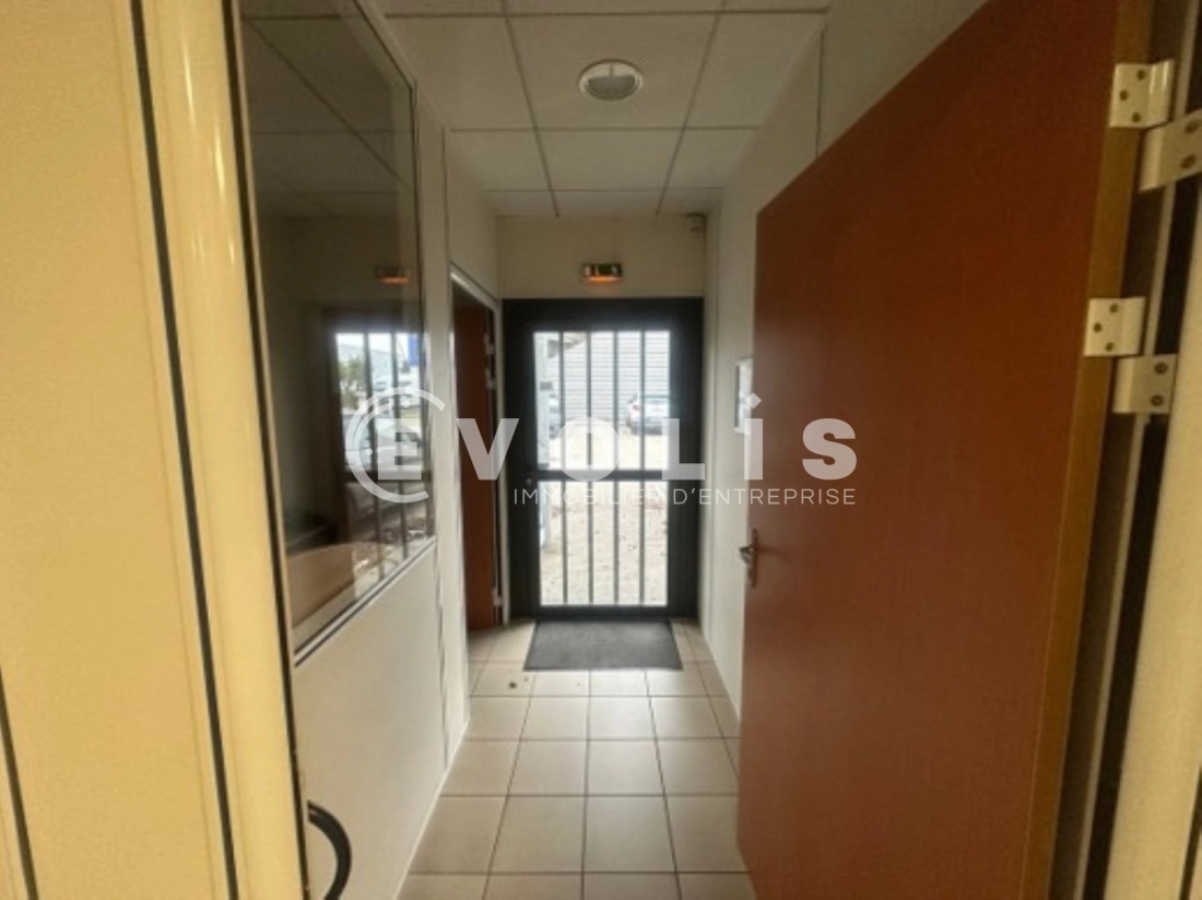 Photo 3 – location Entrepôts / activités	SAINT PRIEST (69800)