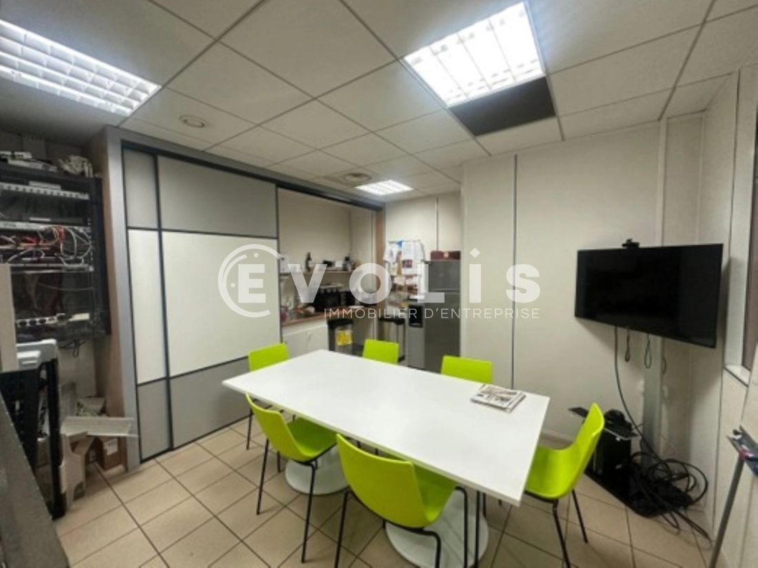 Photo 6 – location Entrepôts / activités	SAINT PRIEST (69800)