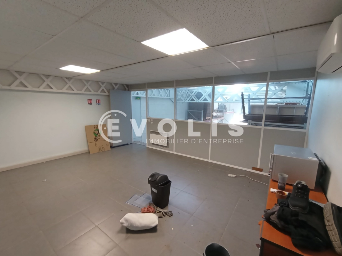 Photo 8 – location Entrepôts / activités	VENISSIEUX (69200)