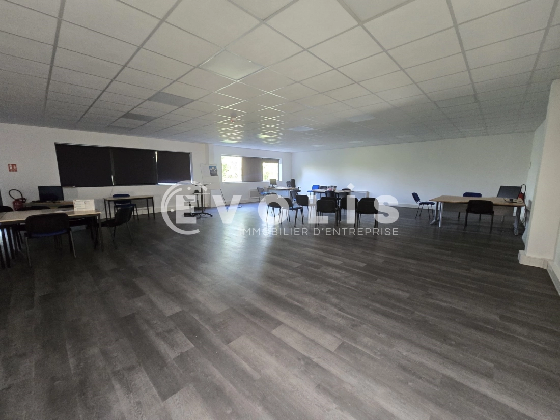 Photo 7 – location Entrepôts / activités	VILLEBON SUR YVETTE (91140)