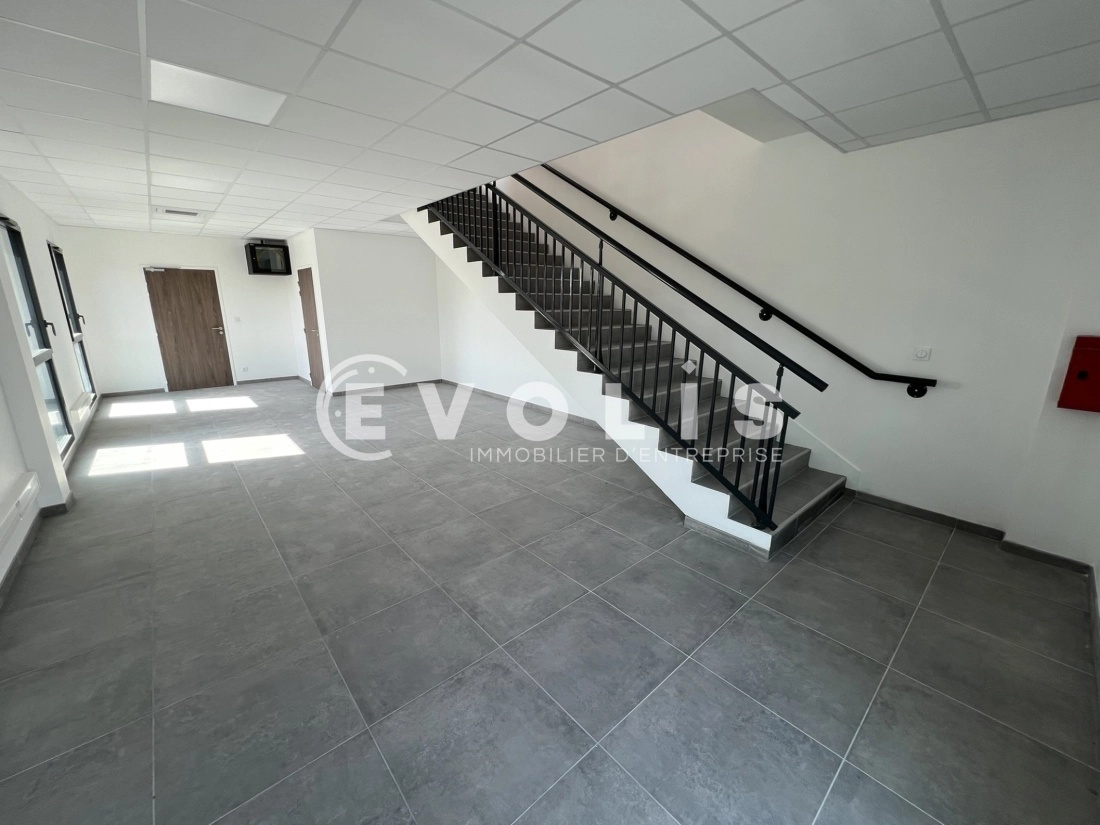 Photo 6 – vente Entrepôts / activités	VILLETTE D'ANTHON (38280)