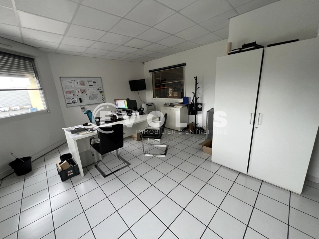 Photo 11 – location Entrepôts / activités	VENISSIEUX (69200)