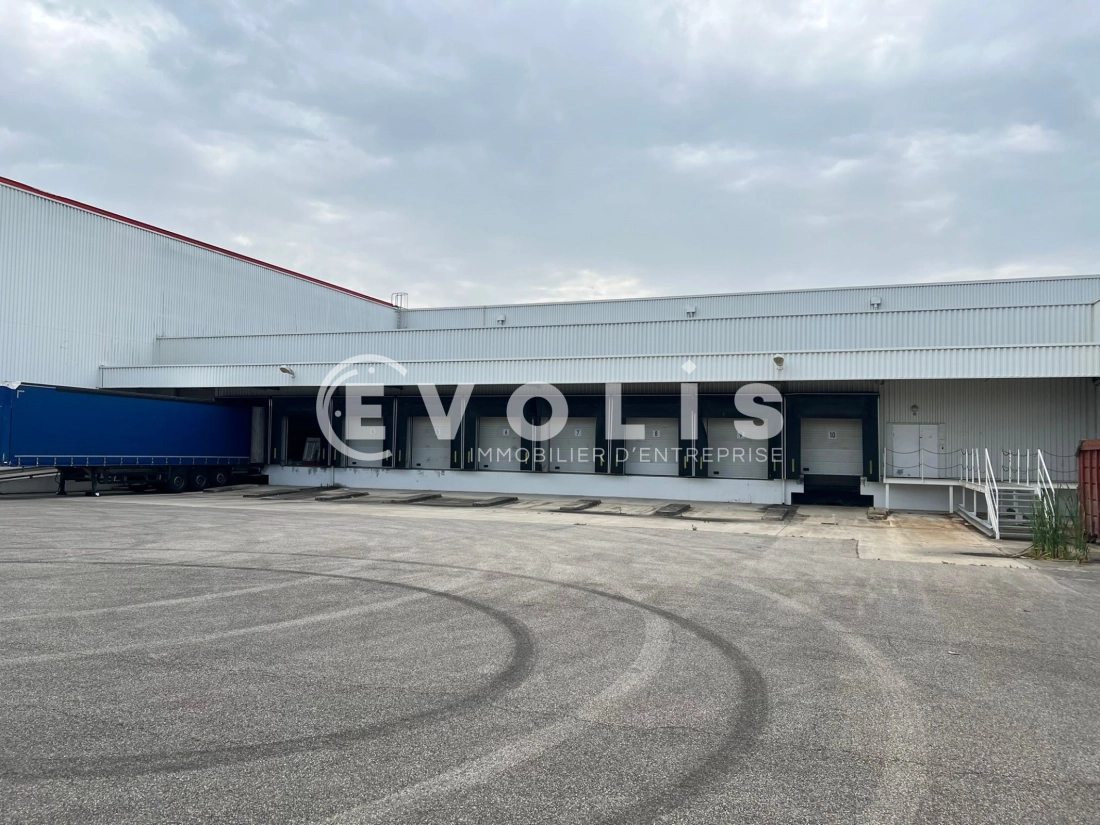 Photo 2 – location Entrepôts / activités	VILLEFONTAINE (38090)